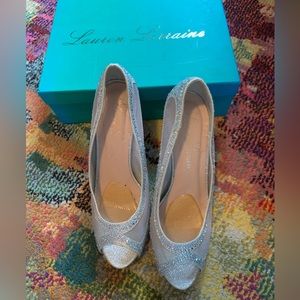 Lauren Lorraine Bernice silver sparkly peep-toe heels size 10